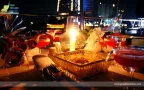 ผู้คนมากหมาย; กินอาหารบนเรือ; ห้องรับปีระทานอาหาร; Grand Pearl เรือแกรนด์เพิร์ล; พืนไม้; ความเป็นไทย; ห้องอาหาร;