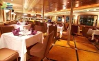 ผู้คนมากหมาย; กินอาหารบนเรือ; ห้องรับปีระทานอาหาร; Grand Pearl เรือแกรนด์เพิร์ล; พืนไม้; ความเป็นไทย; ห้องอาหาร;