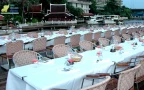 ผู้คนมากหมาย; กินอาหารบนเรือ; ห้องรับปีระทานอาหาร; Grand Pearl เรือแกรนด์เพิร์ล; พืนไม้; ความเป็นไทย; ห้องอาหาร;