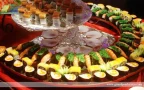 ผู้คนมากหมาย; กินอาหารบนเรือ; ห้องรับปีระทานอาหาร; Grand Pearl เรือแกรนด์เพิร์ล; พืนไม้; ความเป็นไทย; ห้องอาหาร;