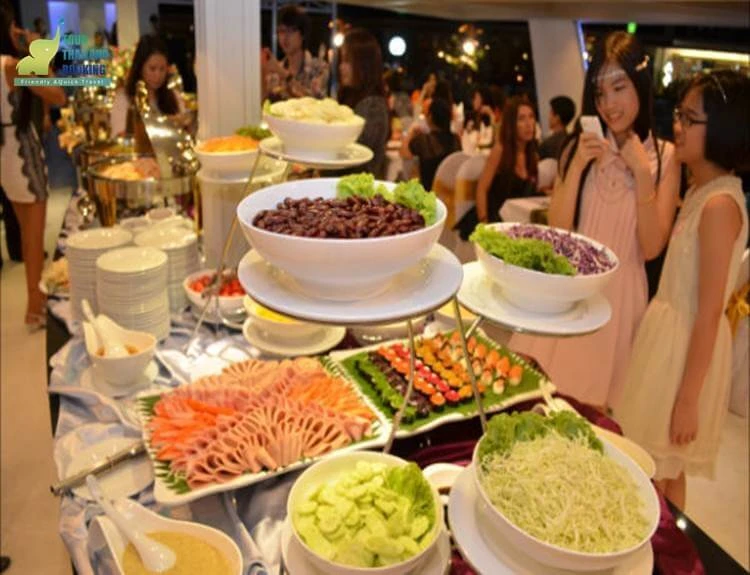 อาหารบัฟเฟต์บนเรือ