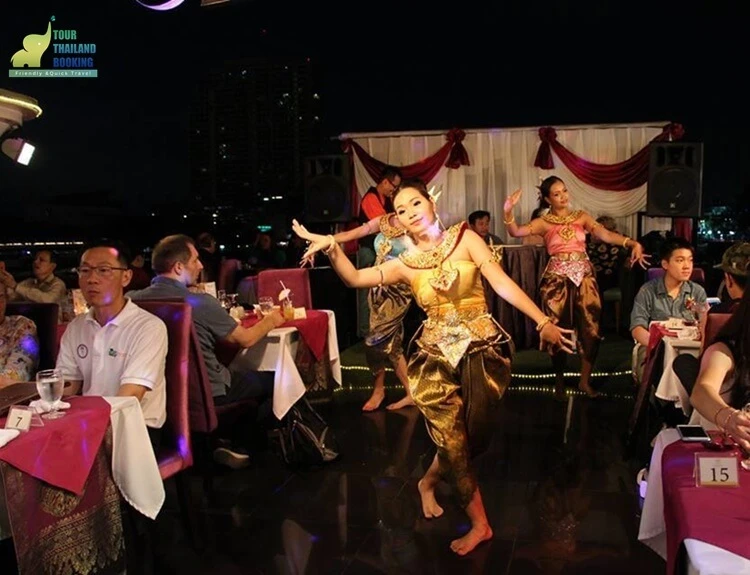 การแสดงบนเรือเจ้าพระยาครุสย์
