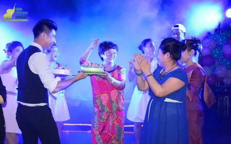 เจ้าพระยาครุยส์; เจ้าพระยาครูส; ล่องเรือแม่น้ำเจ้าพระยา; ล่องเรือ; chaophraya cruise; chaophraya dinner cruise river cruise; bangkok ปีใหม่ new year party