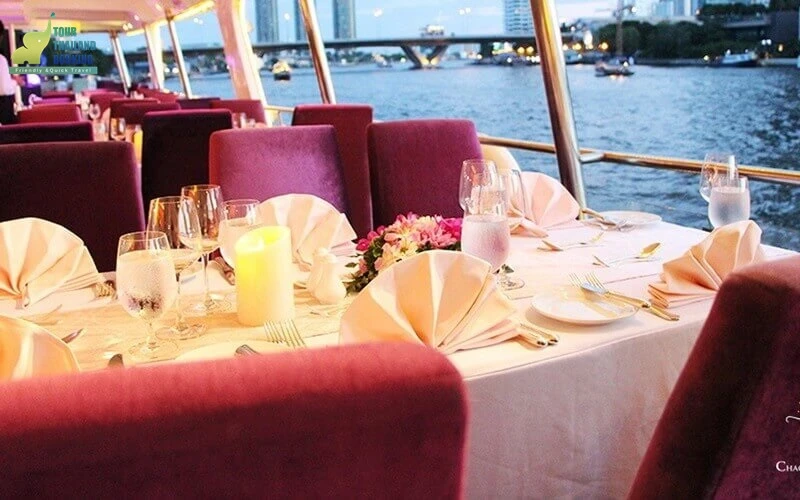 เจ้าพระยาครุยส์; เจ้าพระยาครูส; ล่องเรือแม่น้ำเจ้าพระยา; ล่องเรือ; chaophraya cruise; chaophraya dinner cruise river cruise; bangkok ปีใหม่ new year party การเซ็ตโต๊ะ