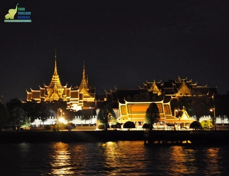 ล่องเรือแม่น้ำเจ้าพระยา ผ่านพระบรมหาราชวัง