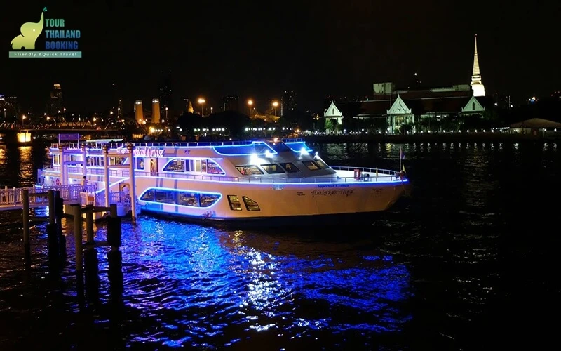 ผู้คนมากหมาย; กินอาหารบนเรือ; ห้องรับปีระทานอาหาร; พืนไม้; ความเป็นไทย; Horizon Cruise;