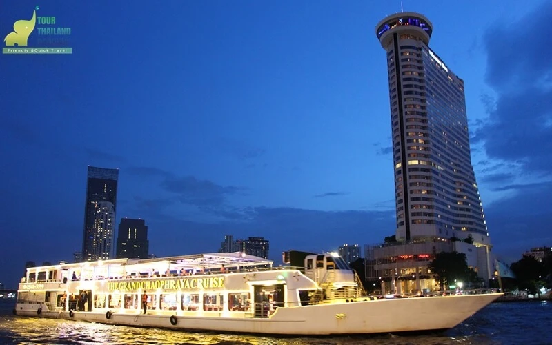 ผู้คนมากหมาย; กินอาหารบนเรือ; ห้องรับปีระทานอาหาร; Grand Pearl เรือแกรนด์เพิร์ล;; ความเป็นไทย;