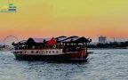 Manohra เรือมโนรา; ผู้คนมากหมาย; กินอาหารบนเรือ; ห้องรับปีระทานอาหาร; พืนไม้; ความเป็นไทย;