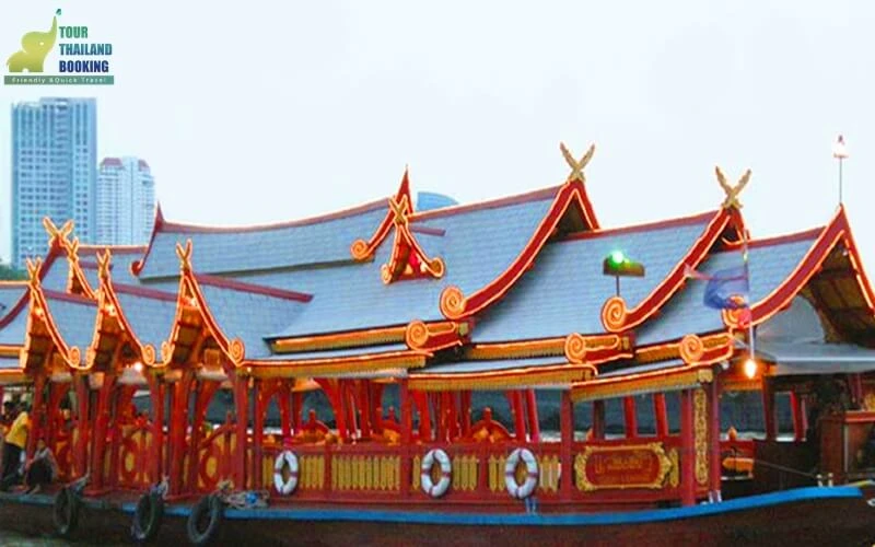 ห้องอาหาร; กินอาหารบนเรือ; ห้องรับปีระทานอาหาร; พืนไม้; ความเป็นไทย;