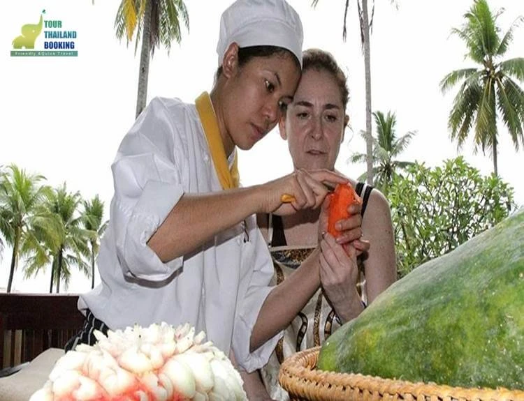 การสอนแกะสลักผลไม้