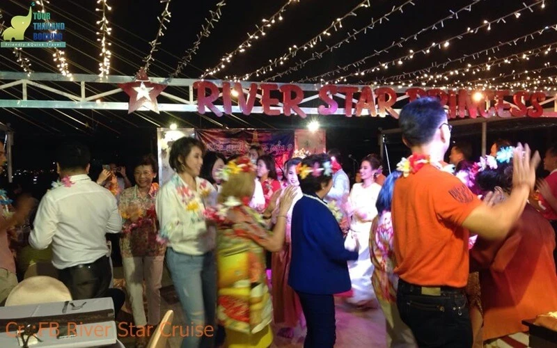 เต้นร้องแพลงบนเรือ ริเวอร์สตาร์