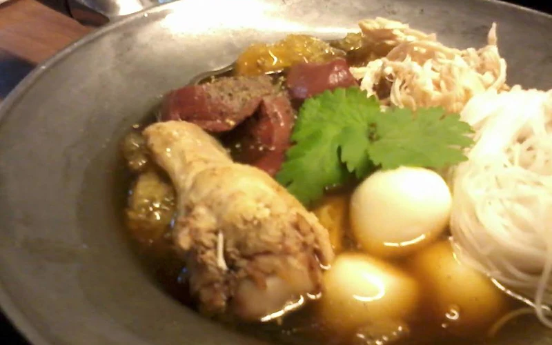 กระเพาะปลา; ร้านท้องถิ่นพัทยา; พัทยา; ร้านนายปืน;