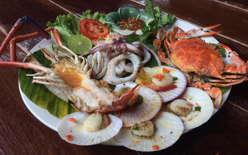 ร้านเรือนสบาย; ร้านอาหารอัมพวา; อัมพวา; ที่กินตลาดน้ำอัมพวา;