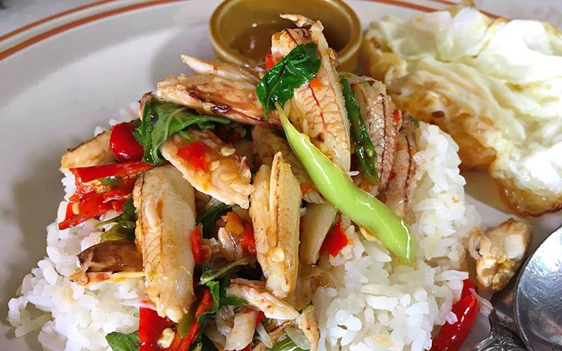 ร้านแก้วกะเพราปู ร้าน อาหารตามสั่ง ราคากันเองในพัทยา