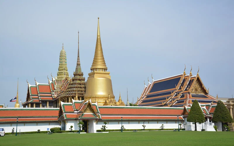ความยิ่งใหญ่ อลังการ สวยงาม ตั้งแต่เดินเข้าไปภายในพื้นที่พระบรมหาราชวัง วัดพระแก้ว