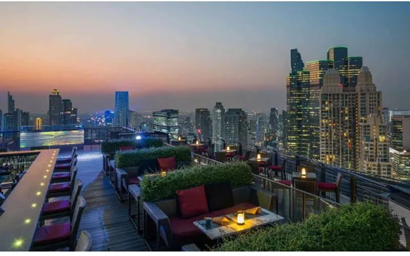4. Zoom Sky Bar & Restaurant - โรงแรม Anantara Hotel