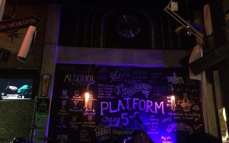 ทองหล่อ,Platform_Chillout