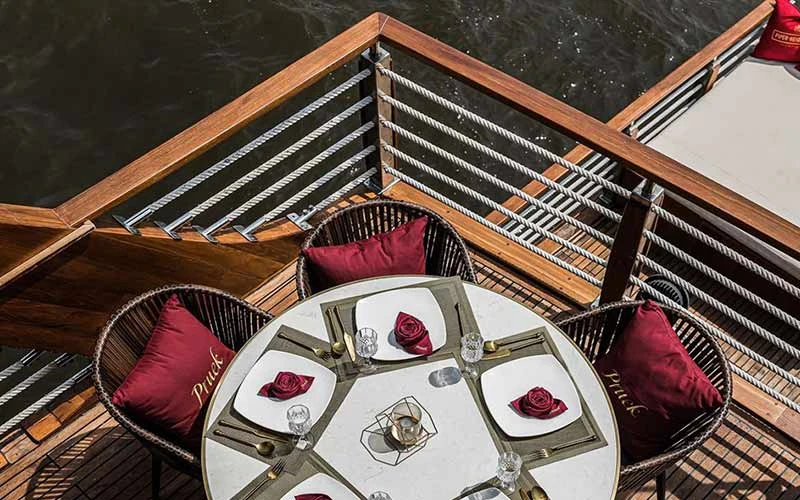 pruek cruise wine table