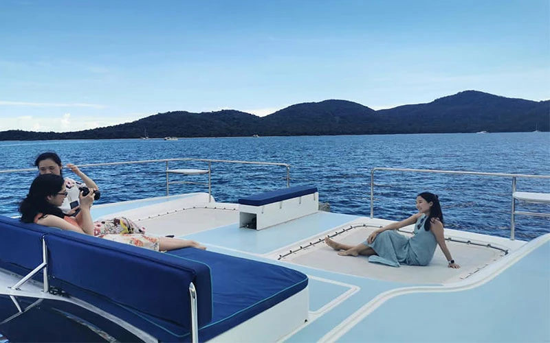 ล่องเรือยอร์ช วิวยามเย็น