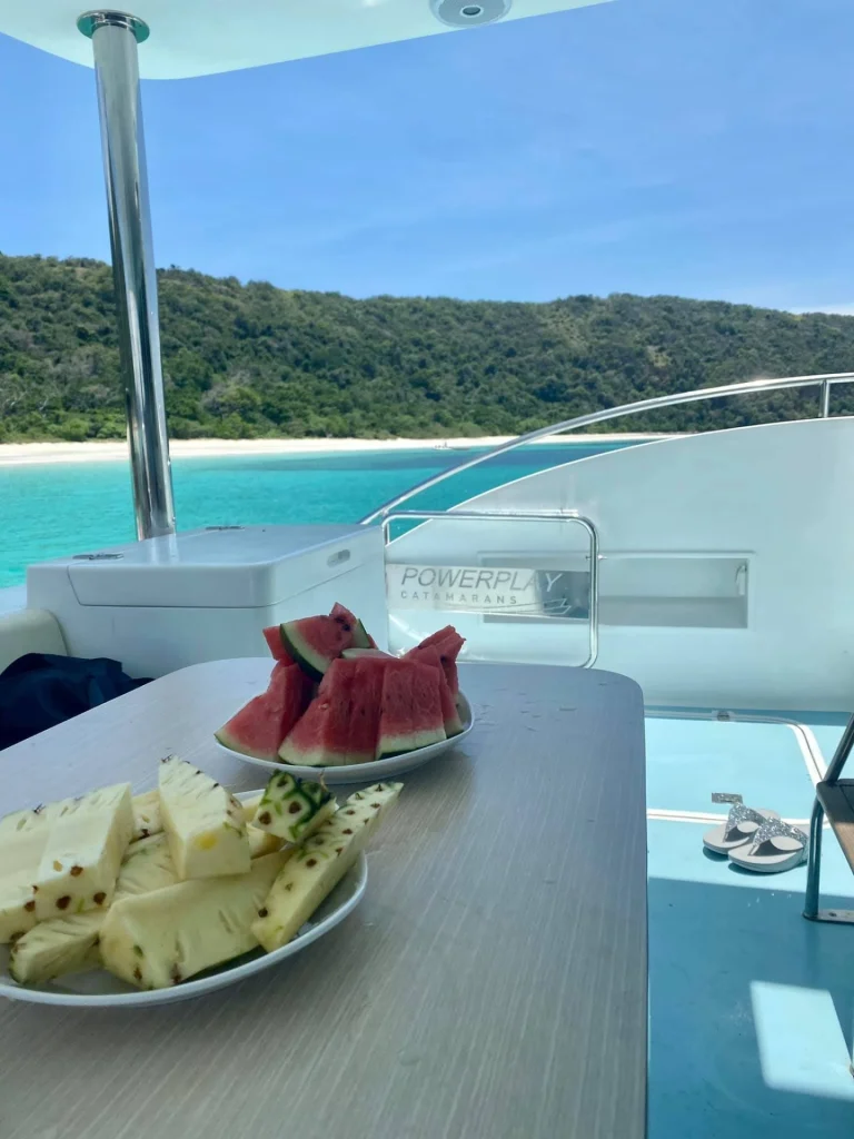 อาหารว่าง ขนมและผลไม้บนเรือ