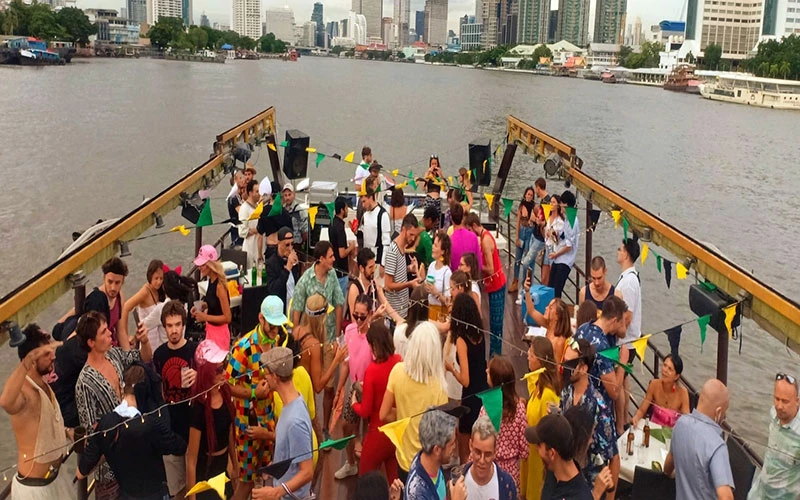 Small party dinner cruise