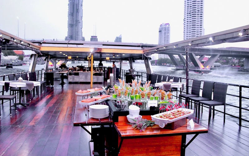 Dinner cruise open air